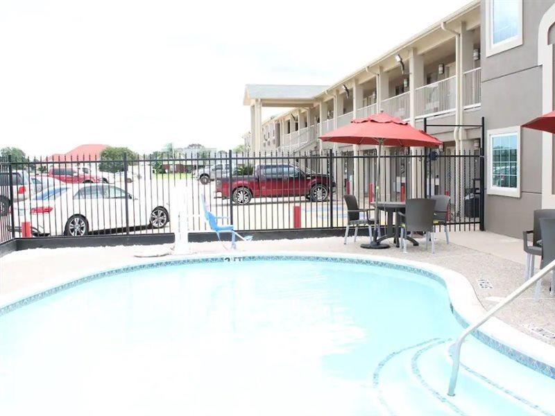 Quality Inn And Suites Port Arthur Nederland Exterior photo