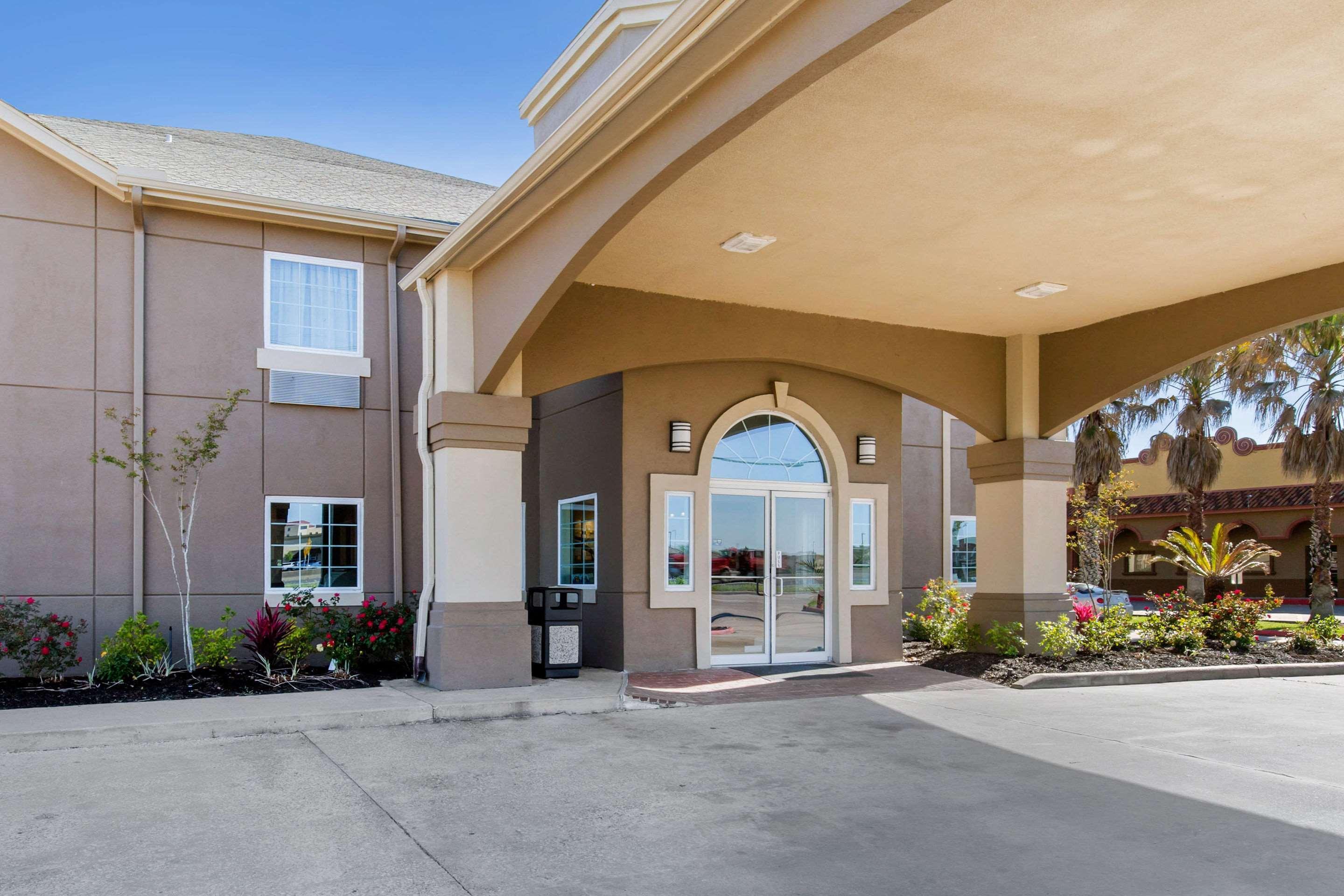 Quality Inn And Suites Port Arthur Nederland Exterior photo